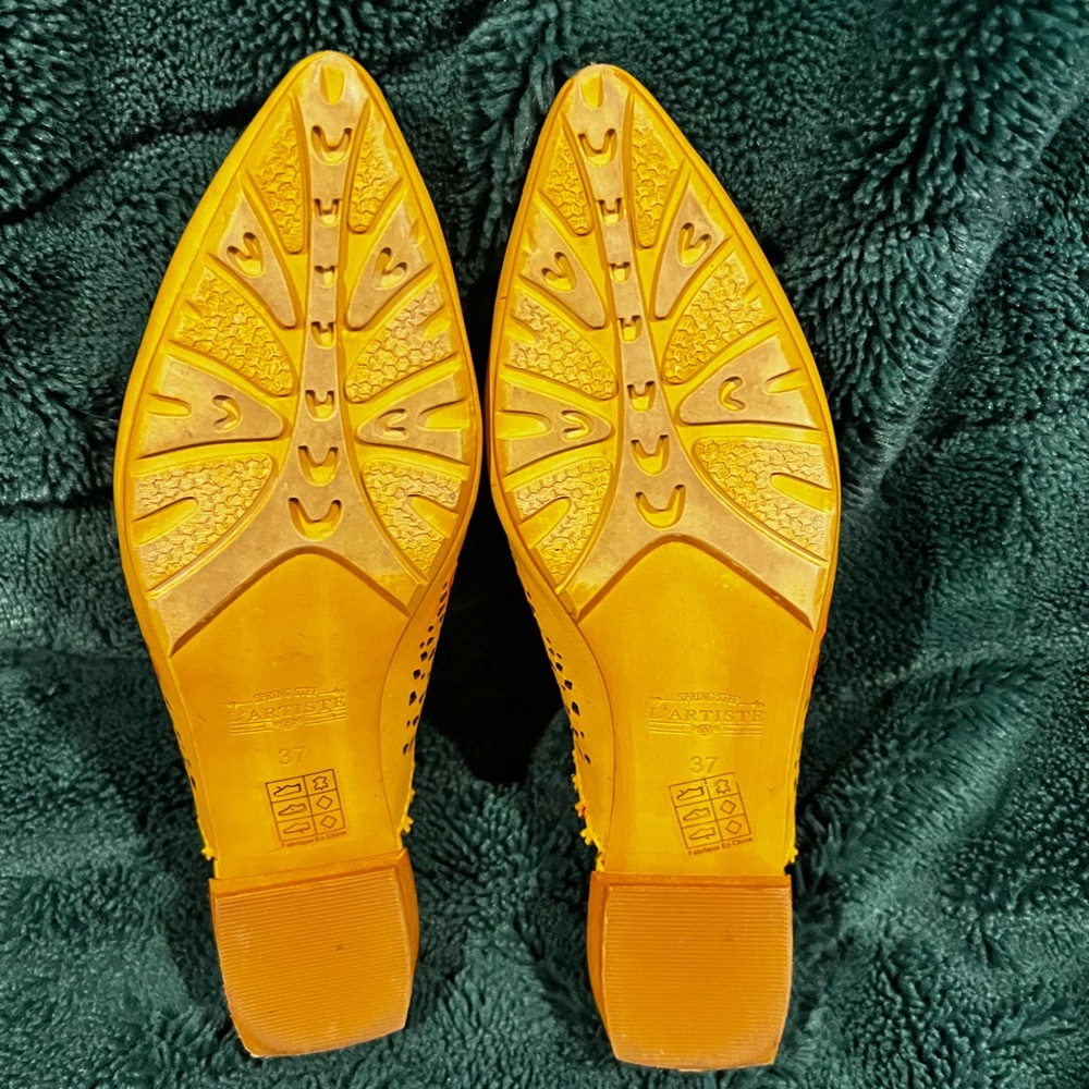 L'ARTISTE Step Yellow Floral L'Artiste Galatina Mule Leather Mules 37 (6.5/7) - Picture 7 of 9